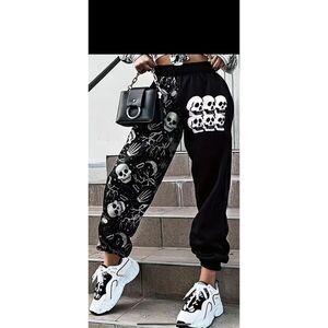 Skull black joggers tapered at ankle Size xl tag says xxl